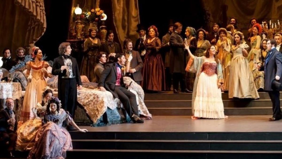 Opera Cues - Fall 2022 - La traviata by hougrandopera - Issuu