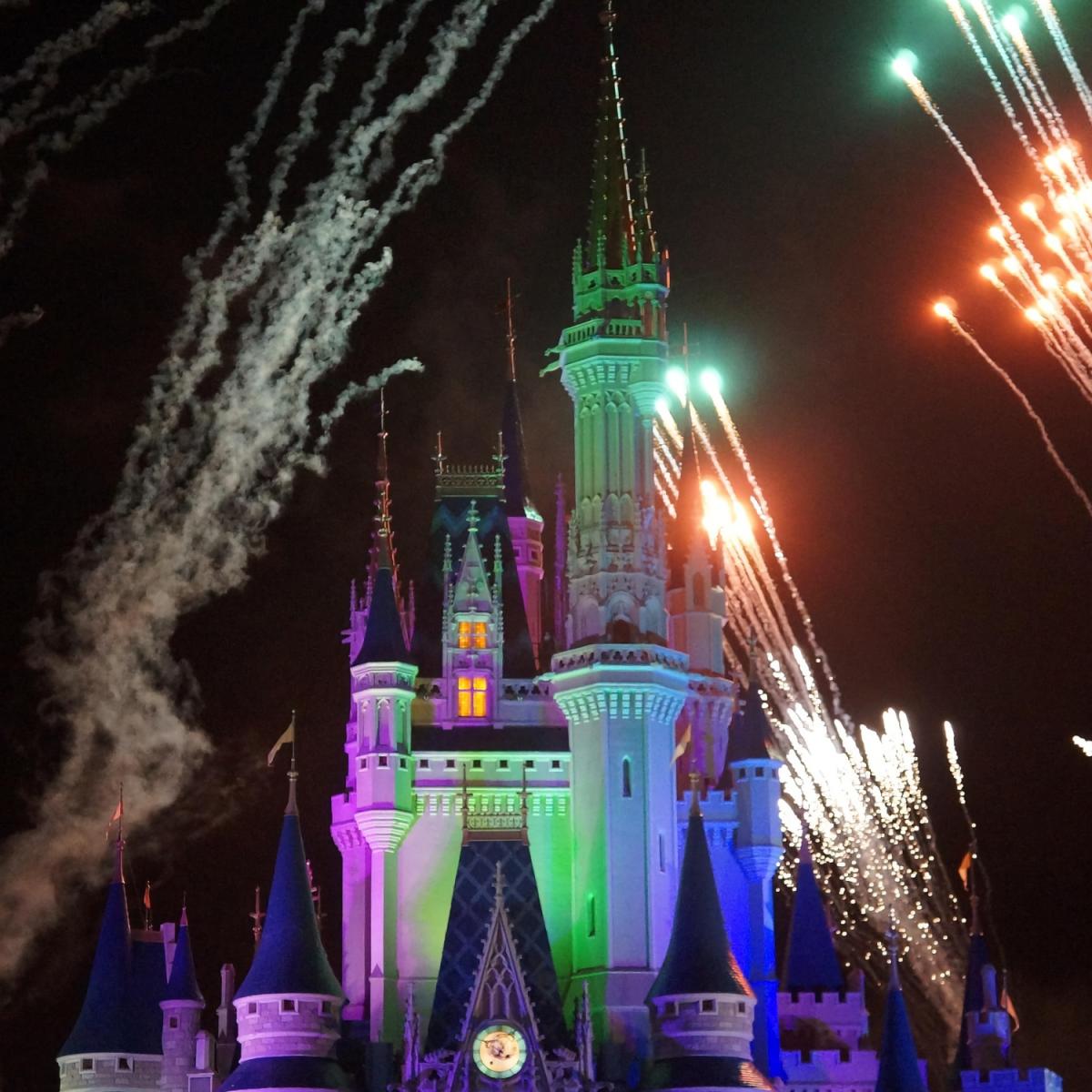 Disney - night cafe Larger Than Life - Disney Dance Party at Cafe Eleven | Visit St