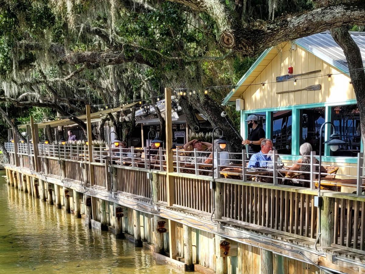Outdoor dining near water hotsell