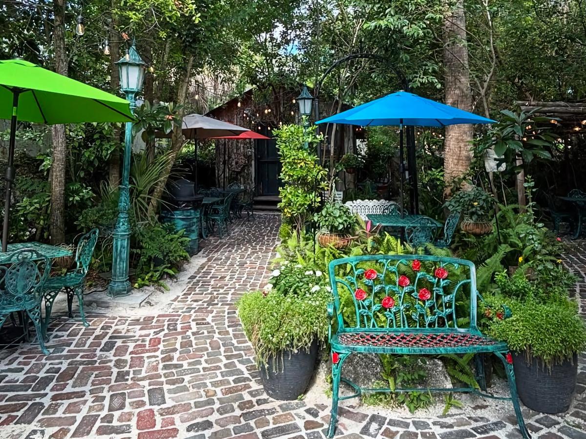 secret-garden-25x15-WEB.jpg?