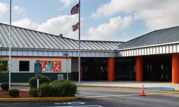 Murry Hill Elementary School Exterior with flags and parent drop-off and pick-up