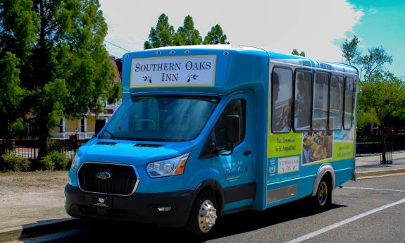 The shuttle bus for the Southern Oaks Inn.