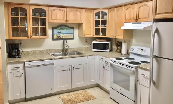 Cozy Sunsets condo kitchen