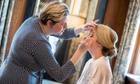 A Hopcraft makeup session with a beauty expert and a bride