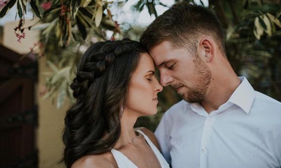 wedding-couple-in-white