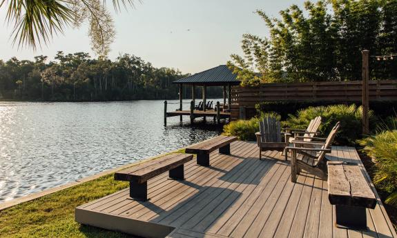 A sitting area overlooking the waterway 