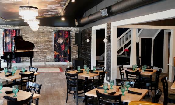 The dining area with grand piano in Chez L'Amour