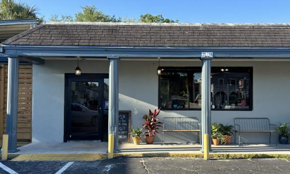 The exterior of The Blue Hen on West King
