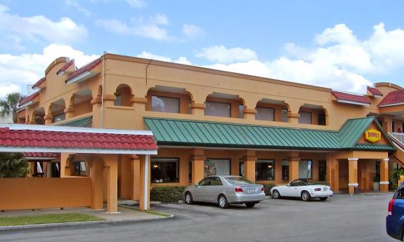 The exterior of the Denny's inside the Days Inn