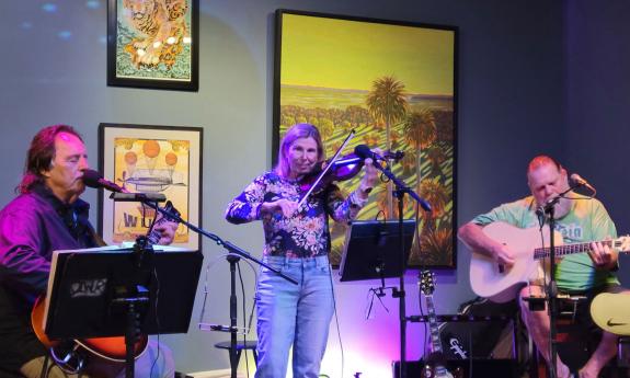 David Watt Besley, Sue Westcott, Dewey Via playign onstage