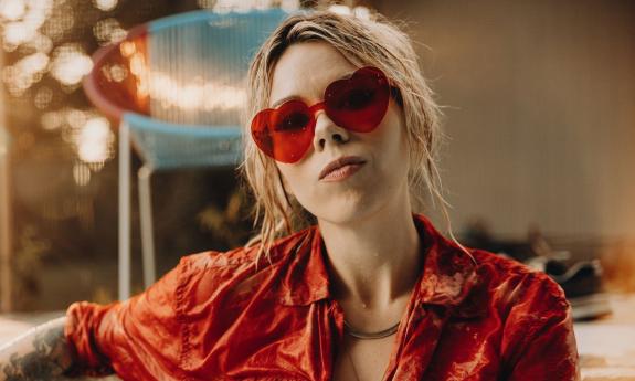 Jaimee Harris in pink sunglasses 