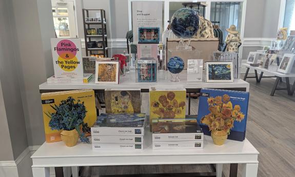 Books and gifts about art