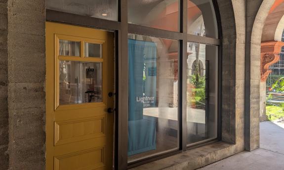 This store has an entrance in the passage through to the inner courtyard