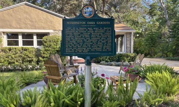 The Washington Oaks Gardens information marker