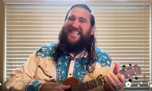 Singer-songwriter Zach Deputy playing a ukelele, smiling