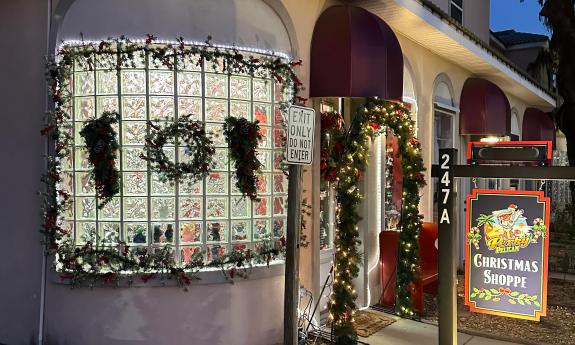 The Perky Pelican Christmas Shoppe entrance