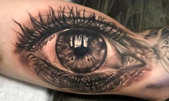 A black and gray eye design