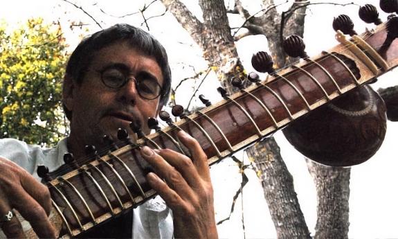 Arvid Smith playing a stringed instrument