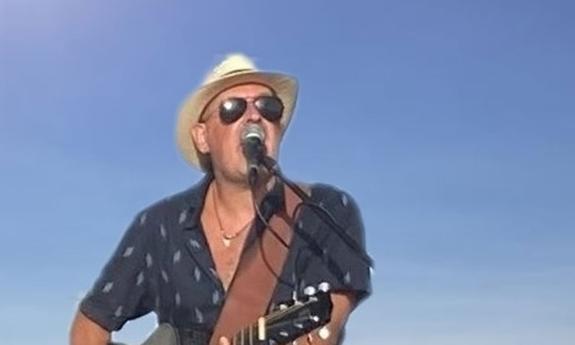 Irish performer, songwriter Amy Doyle playing outside