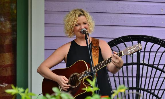 Musician and singer/songwriter Amy Hendrickson playing on a porch