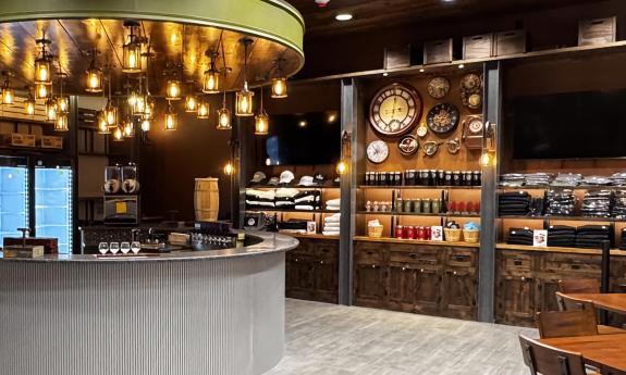 The tasting and shopping room