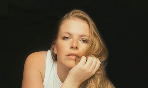 Headshot of Charlotte Morris, with her hand under her chin