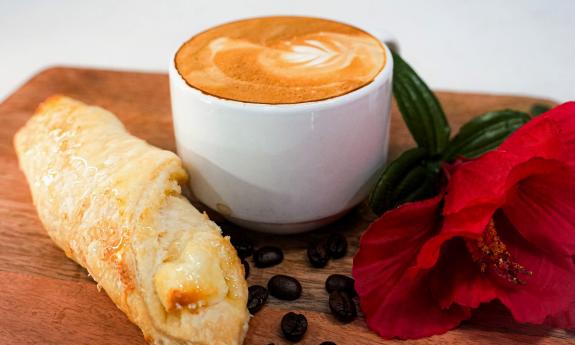 A quesito and a hot coffee