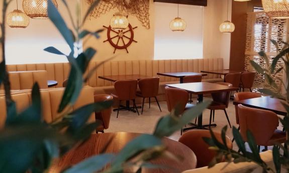 The indoor dining space at Anchor 28