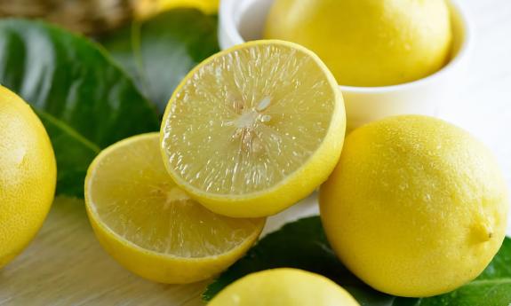 Fully ripe key limes ready for juicing