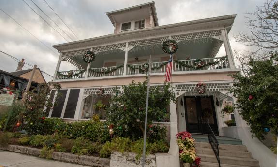 The Kenwood Inn, decorated for the Christmas Holidays on a grey, cloudy day