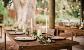A perfect example of "elegant meets rustic" at La Venture Grove near St. Augustine, FL. Photograph by Bella Blue Photography.