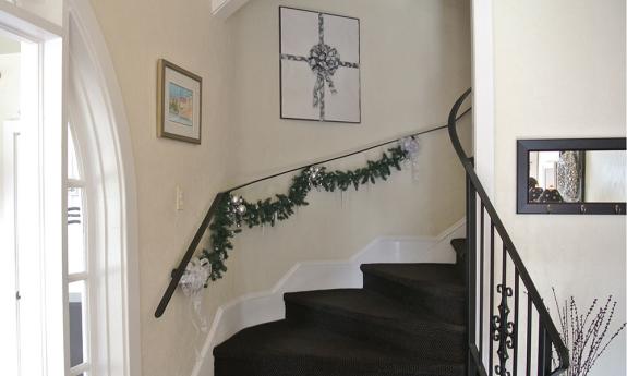 The Casa de Sueños staircase, decorated in its signature style for the Holiday B&B Tour in St. Augustine.