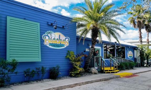 Beaches at Vilano offers indoor, deck, and river seating in St. Augustine, FL.