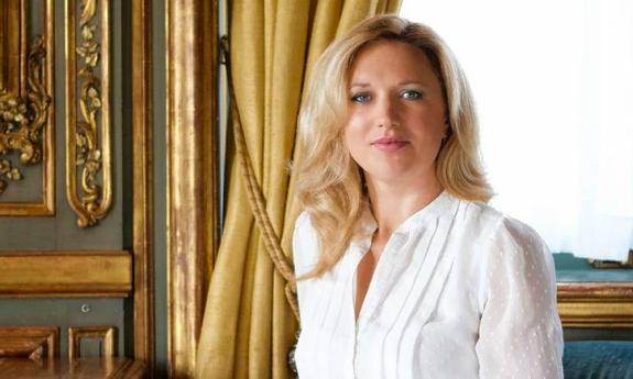 Jessica Fellowes, author and niece of series creator Julian Fellowes, will be in attendance to speak with guests about the series.