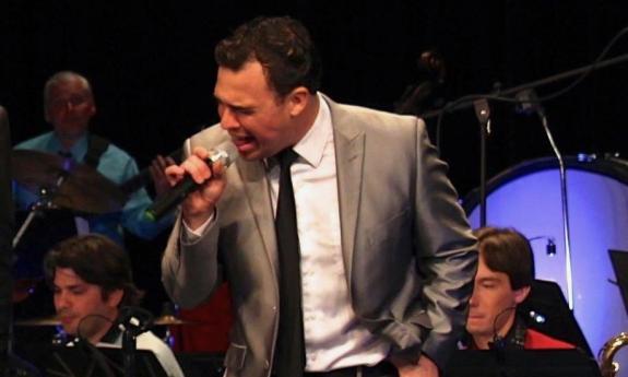 Leelynn Osborn singing live