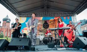 Igor and Red Elvises playing live