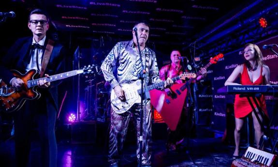 Igor and Red Elvises playing live