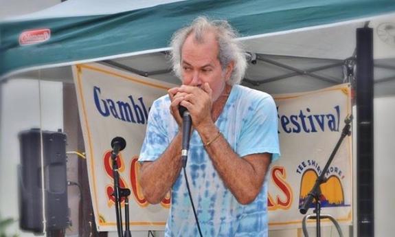 Rob Peck singing