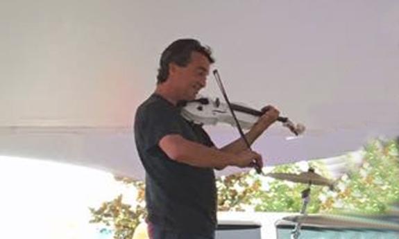 TR Zielinski plays fiddle in St. Augustine, FLorida