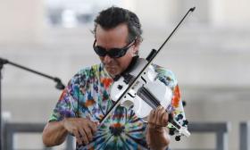 TR Zielinski plays fiddle in St. Augustine, FLorida