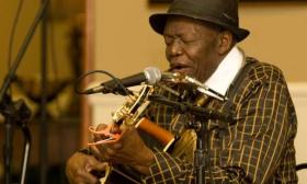 Willie Green playing live