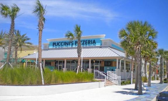 Puccini's Pizzeria at Vilano Beach has plenty of parking in the Publix lot.