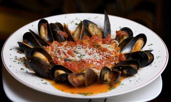 Steamed Mussels at the Raintree Restaurant 