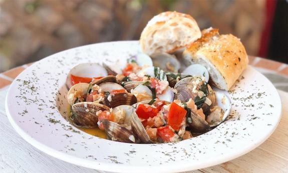 Viola's Sautéed Clams in Garlic Sauce in St. Augustine, FL