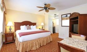 King sized beds at La Fiesta Ocean Inn & Suites