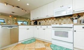 Full kitchen in Oceanfront Townhouse 