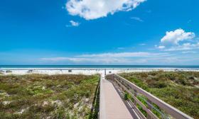The Ocean Gallery Resort in Crescent Beach offers private access to the beach.