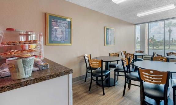 The breakfast room at Econo Lodge at I-95 in St. Augustine.