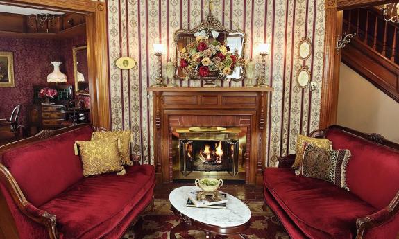 The Cedar House Inn's sitting area with fireplace.