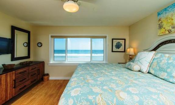 Master bedroom in Oceanfront Townhouse 